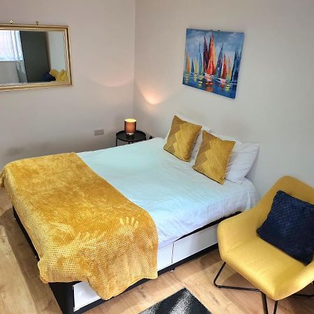 Lovely Central Studio/2Bed - 5Min To Train Station Slough Exterior photo