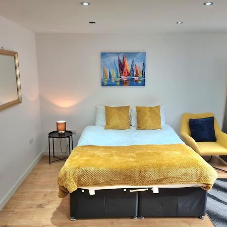 Lovely Central Studio/2Bed - 5Min To Train Station Slough Exterior photo