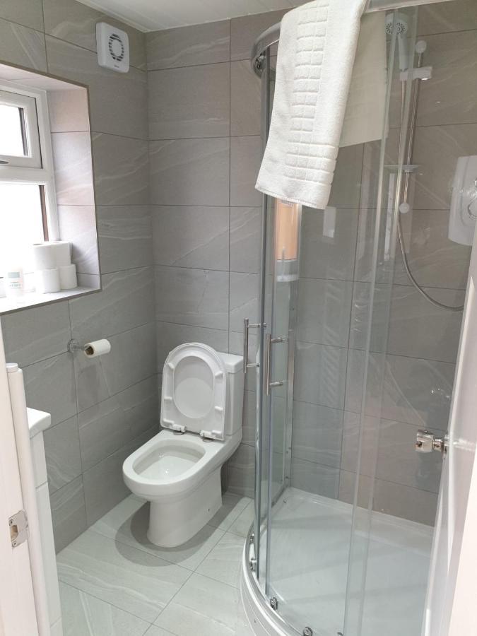 Lovely Central Studio/2Bed - 5Min To Train Station Slough Exterior photo