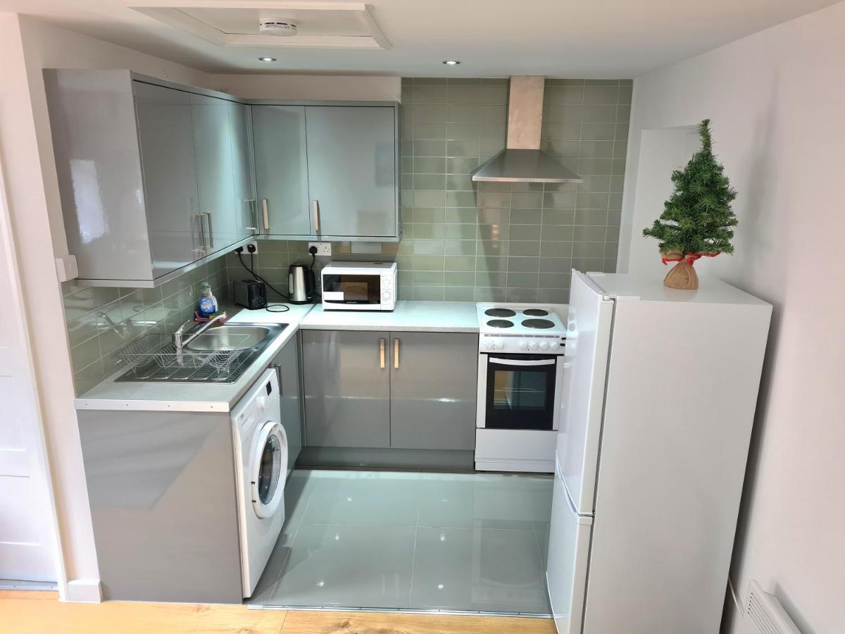 Lovely Central Studio/2Bed - 5Min To Train Station Slough Exterior photo
